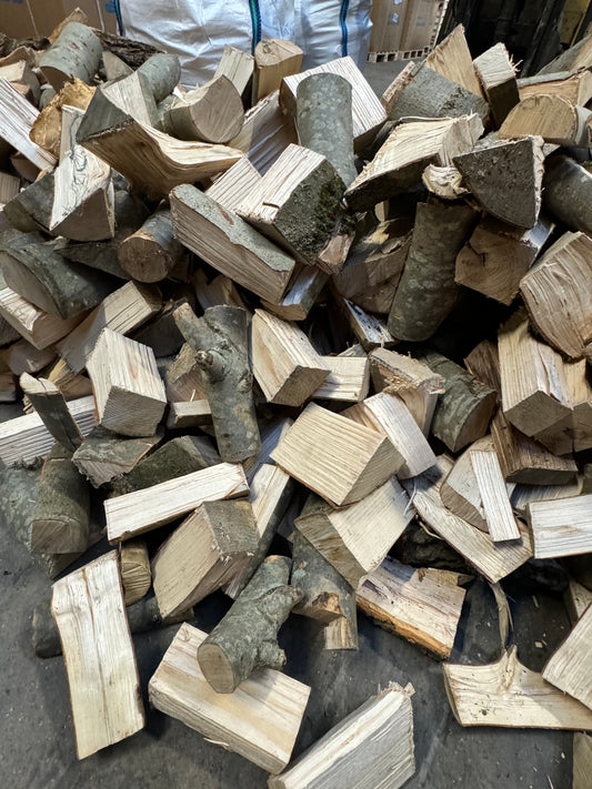 Loose load of seasoned hardwood logs