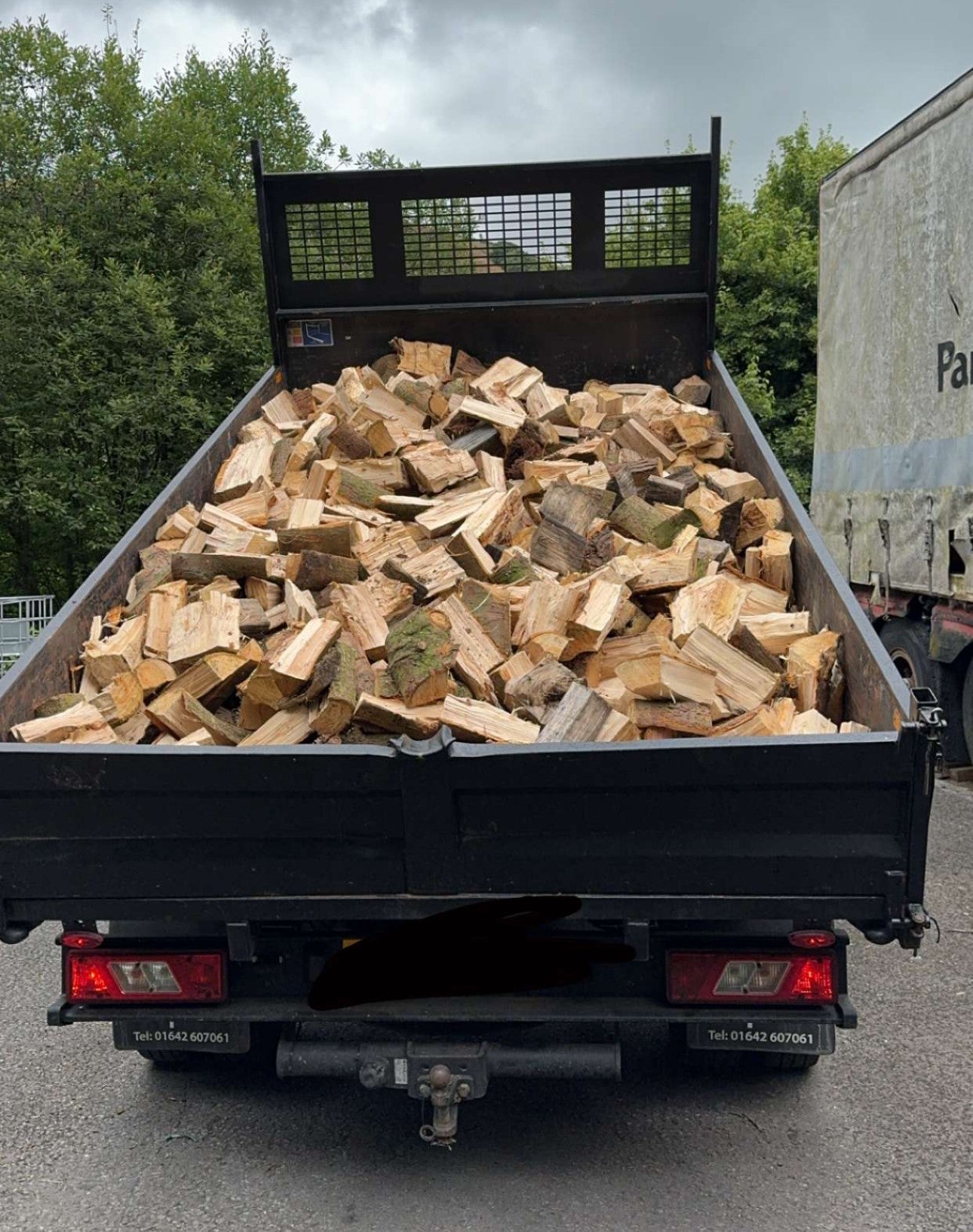 Loose load of seasoned softwood logs